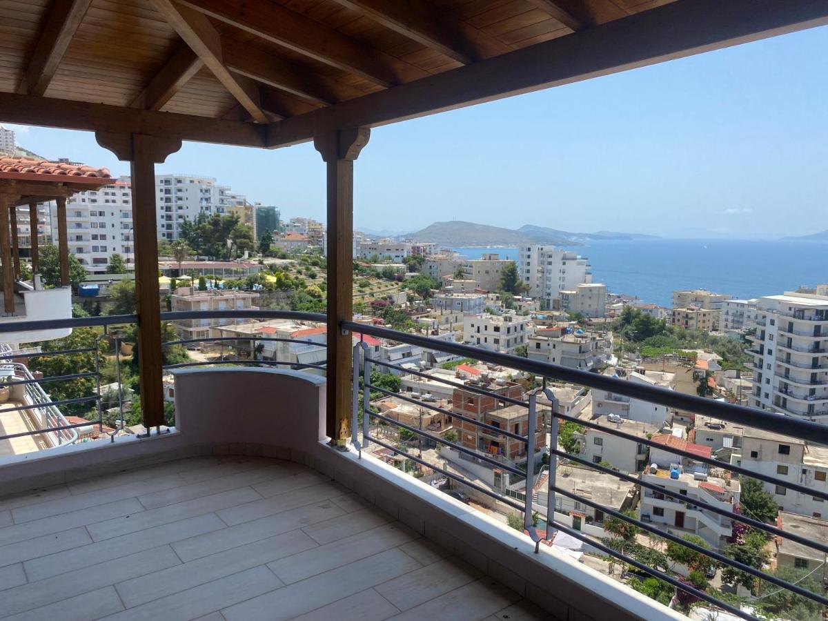 Blue Breeze Attic Apartments Sarandë Esterno foto