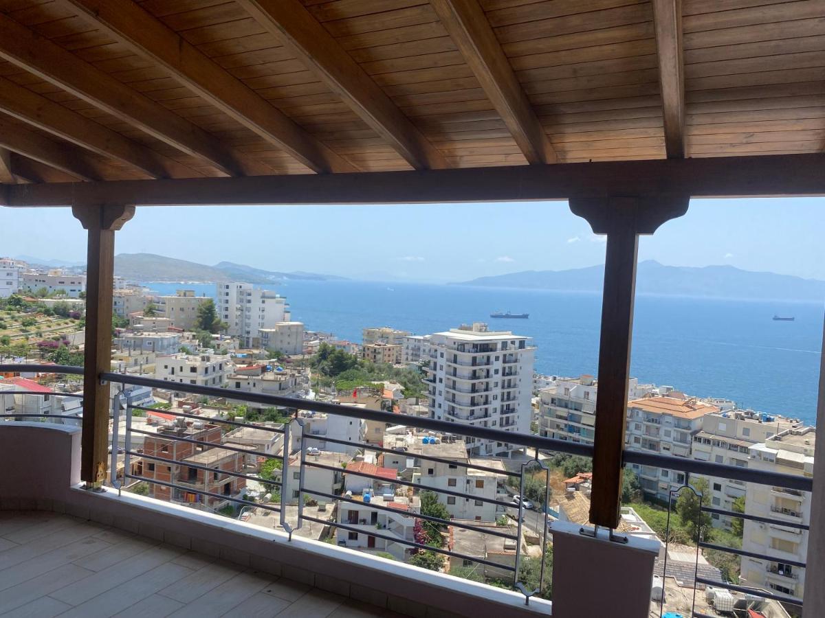 Blue Breeze Attic Apartments Sarandë Esterno foto