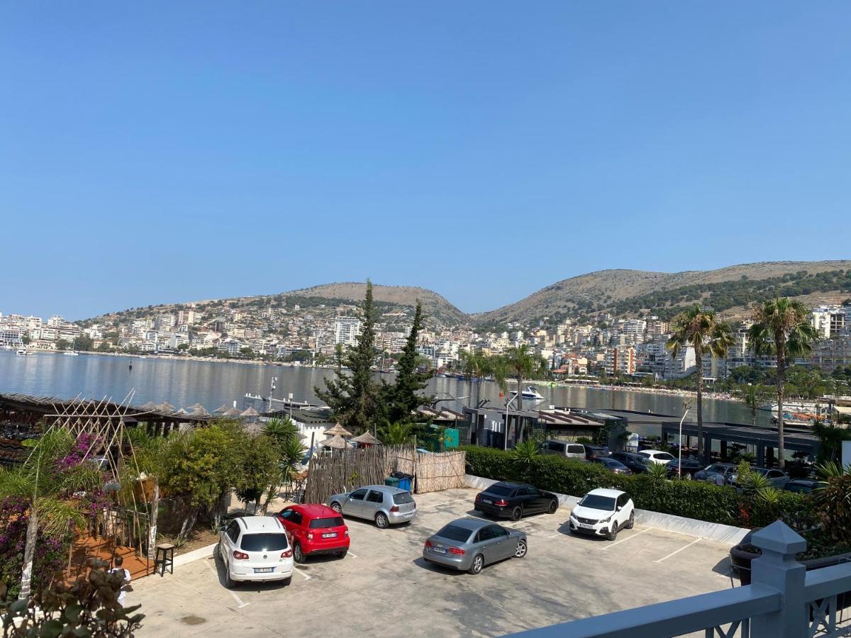 Blue Breeze Attic Apartments Sarandë Esterno foto