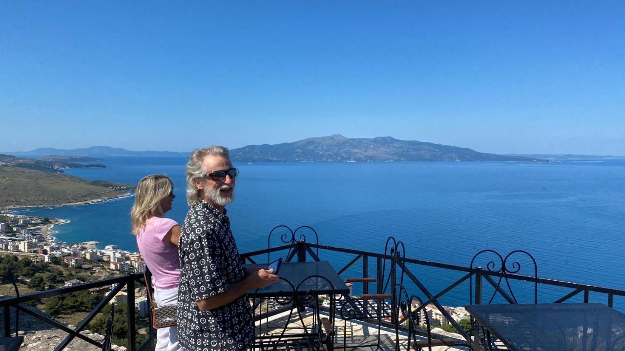 Blue Breeze Attic Apartments Sarandë Esterno foto